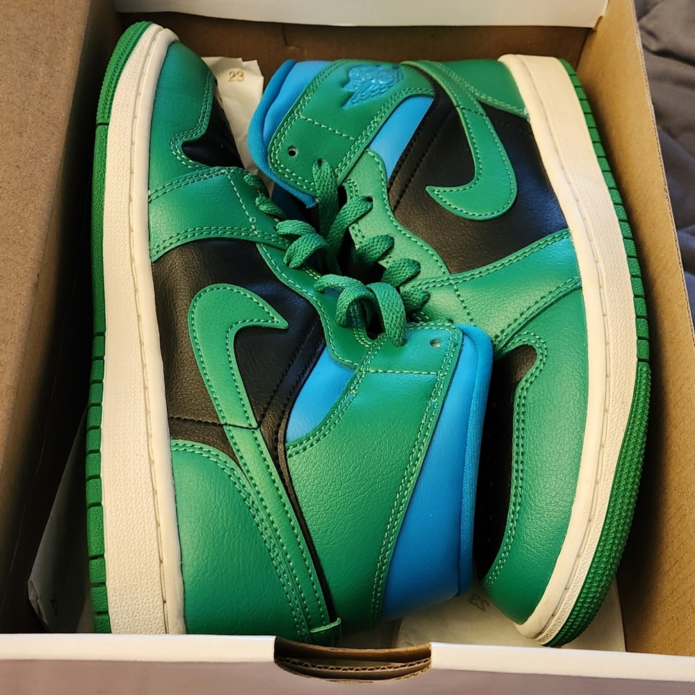 RARE NIB UNISEX 7W / 5.5M Nike Air Jordan 1 Mid Aquatone